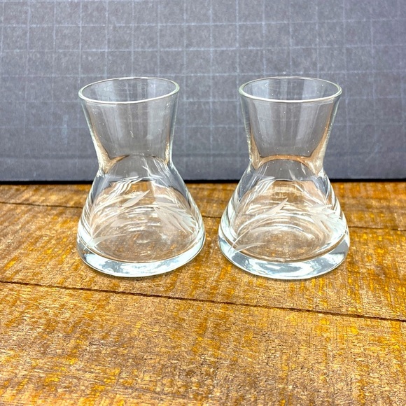 Beautiful Vintage Small Etched Glass Beakers Set of 2 (Rare) - Picture 2 of 5